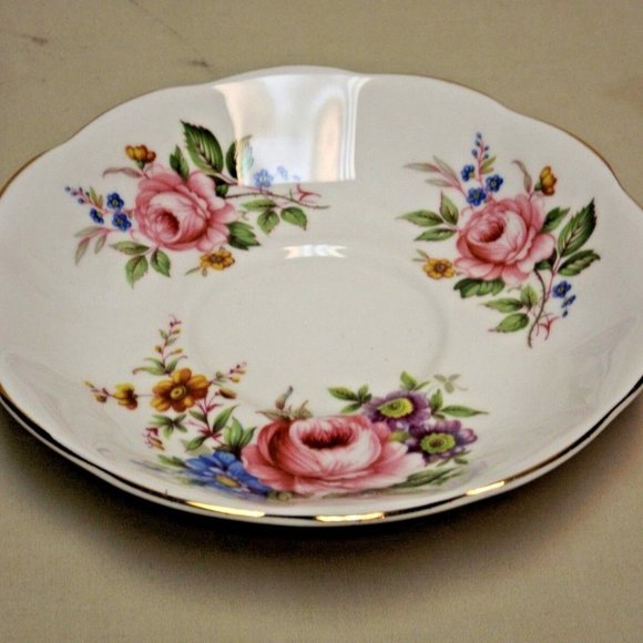 Royal Albert Bone China England Floral Pattern Tea Cup and Saucer - Picture 9 of 12